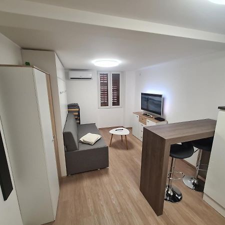 Апартаменты Apartma Sasko Изола Экстерьер фото